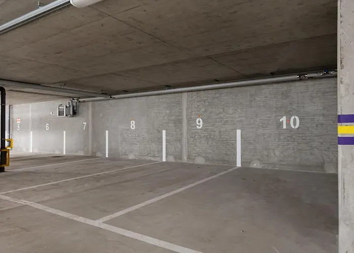 Riverside Lux With 2 Bedrooms, Car Park Garage And Sauna