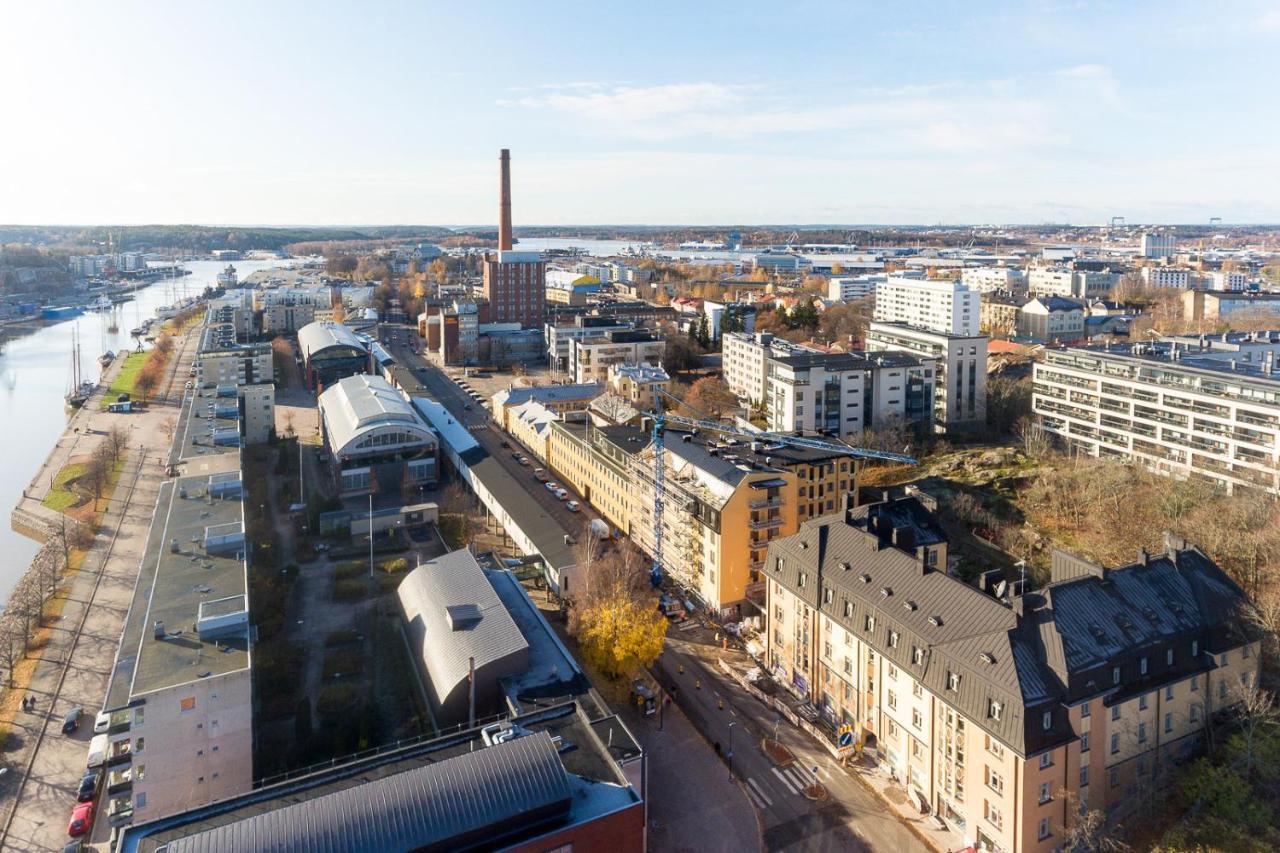 Riverside Lux With 2 Bedrooms, Car Park Garage And Sauna Apartment *