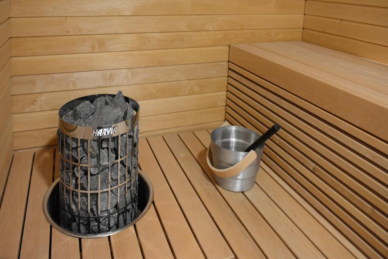 Apartment Riverside Lux With 2 Bedrooms, Car Park Garage And Sauna