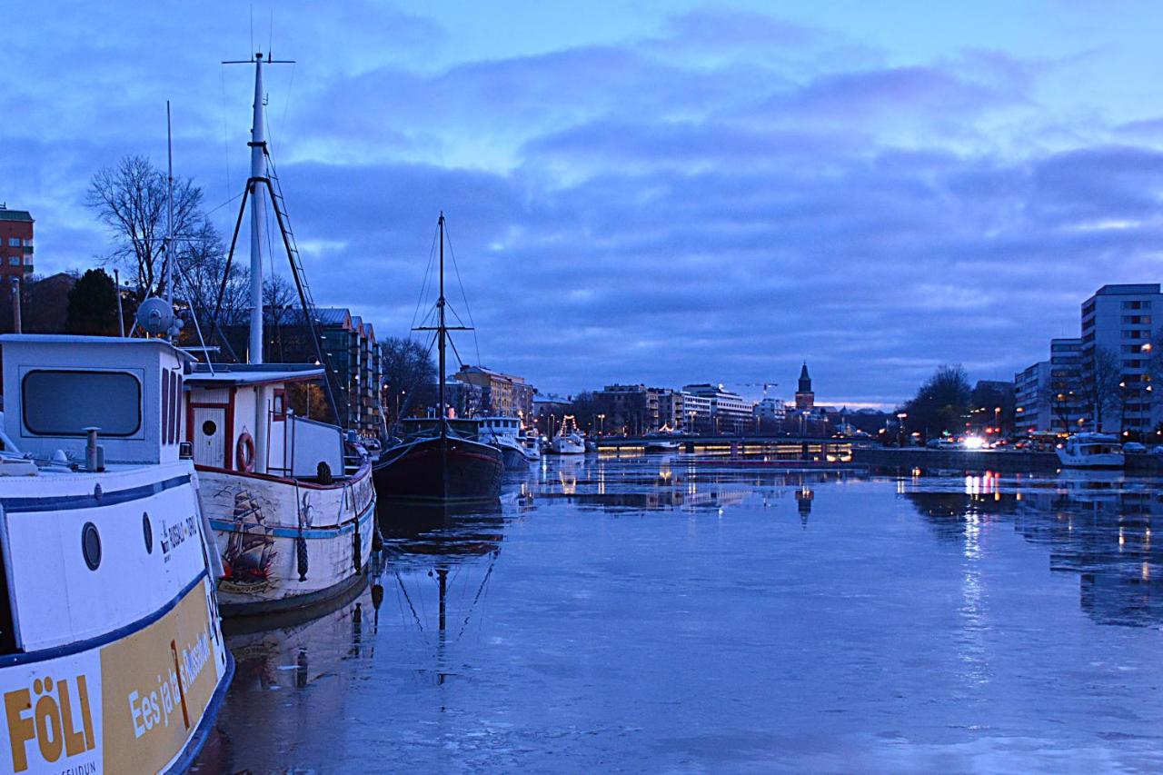 Riverside Lux With 2 Bedrooms, Car Park Garage And Sauna Apartment